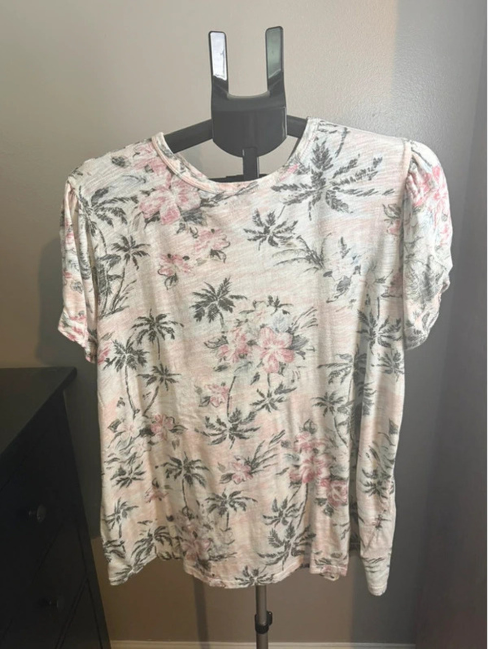 Torrid Ivory and Pink Floral Knot Sleeve Tee Size 1